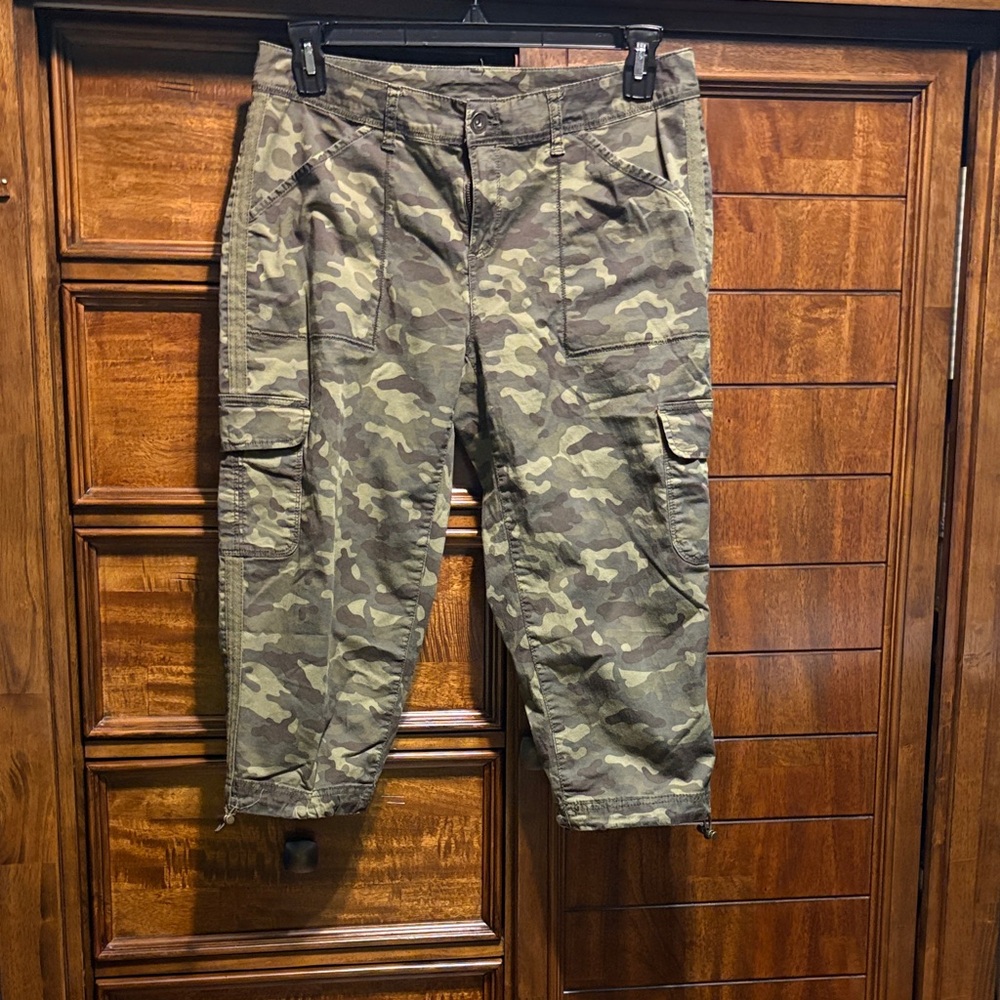 Time and Tru Women's Cargo Camouflage Capris